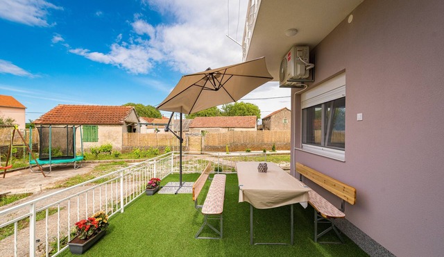 Holiday Home Eva with Jacuzzi - Pet Friendly