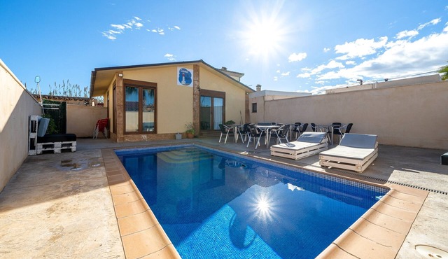 Holiday Home "Faro" with Pool, Garden & Wi-Fi