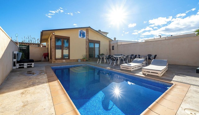 Holiday Home "Faro" with Pool, Garden & Wi-Fi
