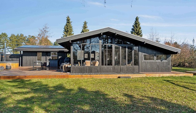 Holiday home for 2 families by the water