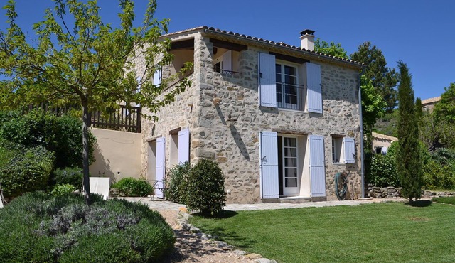 Holiday home for 5 in charming private hamlet with panoramic views and pool