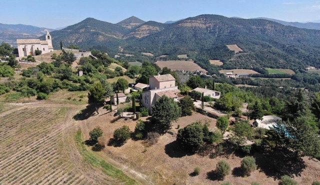 Holiday home for 5 in private hamlet with panoramic views and pool