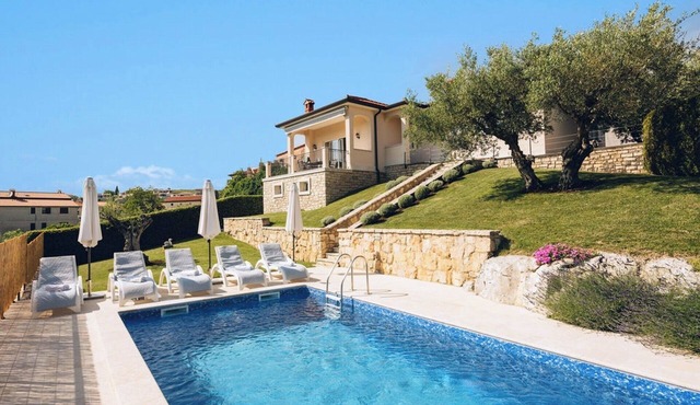 Holiday home for 5 with private pool in Vižinada