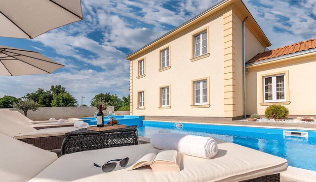 Holiday home for 8 guests with 130m² in Rojnici (60641)