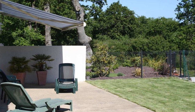 Holiday home for 8, near beach and sailing in Sarzeau, pets allowed