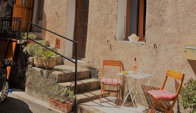 Holiday home for 4 people, close to Cannes and Frejus / St. Raphael.