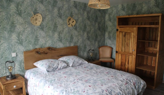 Holiday Home "Gîte Le Corbeau" with Private Terrace, Private Garden & Wi-Fi