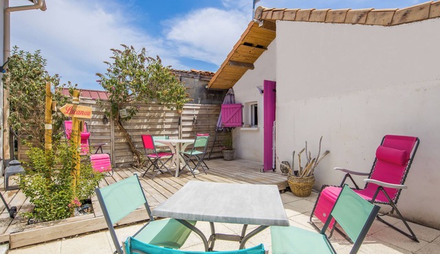 Holiday Home 'Chez Les Martin' with Private Terrace, Private Garden and Wi-Fi