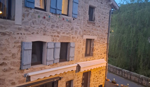 Holiday Home 'Gîte de Pontempeyrat' with Private Terrace, Shared Garden & Wi-Fi