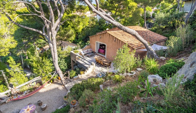 Holiday Home 'Villa Calanques' with Sea View, Private Terrace and Wi-Fi