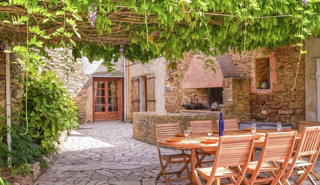 Holiday home with swimming pool