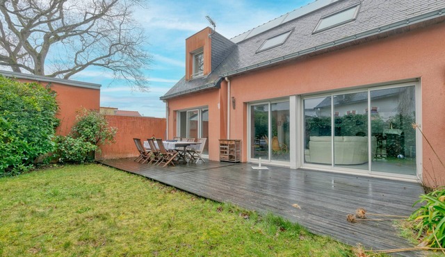Holiday Home 'La Tanière' with Private Terrace, Garden and Wi-Fi