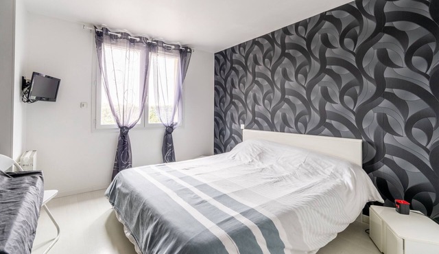 Holiday Home 'L'ancrage - 5 Minutes De La Mer' with Private Terrace, Private Garden and Wi-Fi