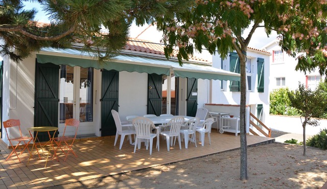 Holiday Home 'Les Floralies' with Private Terrace, Private Garden and Wi-Fi