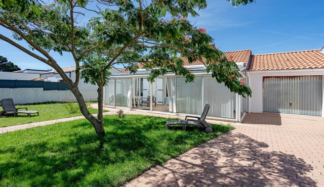 Holiday Home 'Maison Avec Jardin 400m Du Centre' with Garden and Wi-Fi