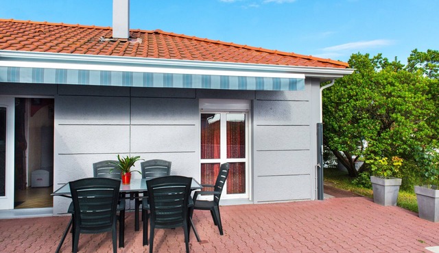 Holiday Home 'Villa Mimosas Le Verdon sur Mer' with Garden, Terrace & Wi-Fi