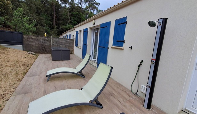 Holiday Home “Les Pins des Conches” in Longeville sur Mer – Near Surf Beaches!