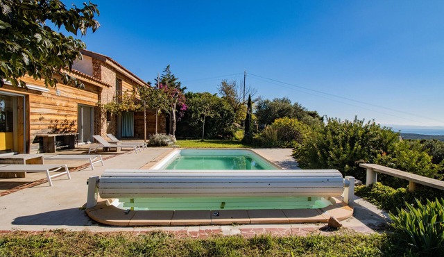 Holiday Home 'Maison Aux Vents' with Sea View, Wi-Fi and Air Conditioning