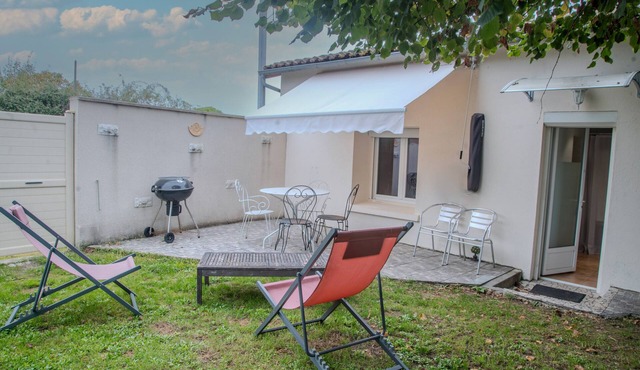 Holiday Home 'La Maison D'Éloi' with Shared Pool, Private Terrace & Wi-Fi