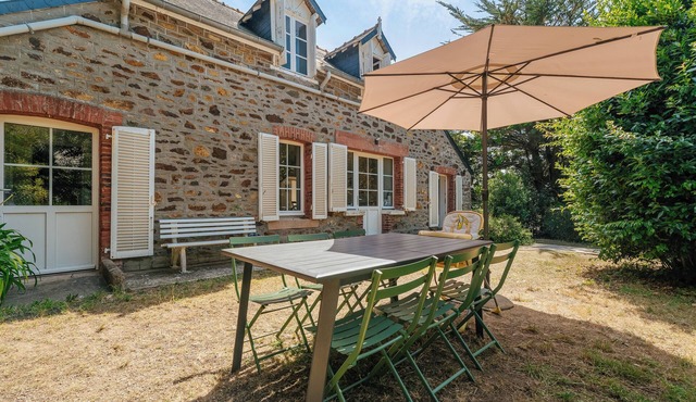 Holiday Home 'Maison Pleneuf Val André Proche Mer' with Private Terrace, Private Garden and Wi-Fi