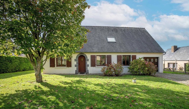 Holiday Home 'Maison Familiale Kerriou' with Air Conditioning