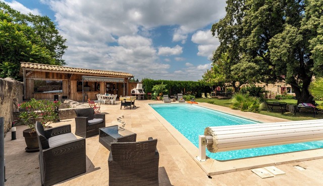 Holiday Home 'Mas De La Tontine' with Private Terrace, Private Garden and Wi-Fi