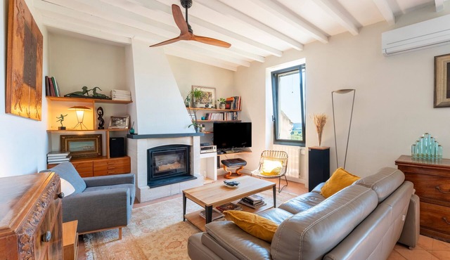 Holiday Home 'Le Sophora' with Mountain View, Wi-Fi and Air Conditioning