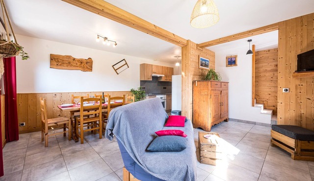 Holiday Home 'Pré-vernay' with Mountain View, Private Terrace and Shared Garden