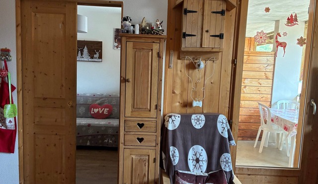Holiday Home 'Appartement - Vue Sur Les Aiguilles' with Mountain View, Balcony and Wi-Fi