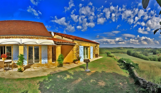 Holiday Home 'Gite Four De Mon Père' with Private Terrace, Shared Garden and Wi-Fi