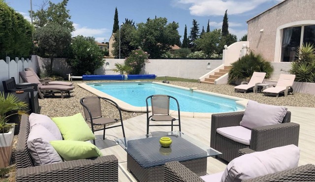 Holiday home in Salon-de-Provence, private pool, garden and terrace.