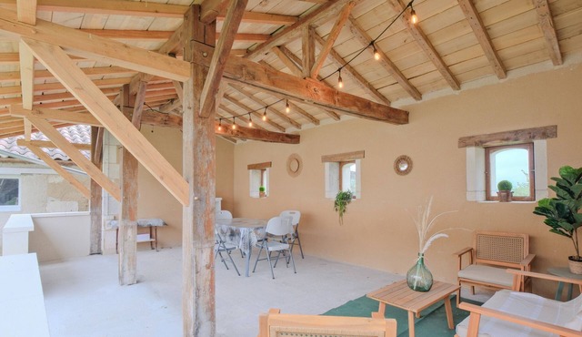 Holiday Home 'Gîte Le Moutat-Chez Georges' with Private Terrace