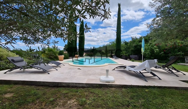 Holiday Home “Gîte Sous La Tonnelle” at Mas du Tilleul with Large Shared Pool, Wi-Fi