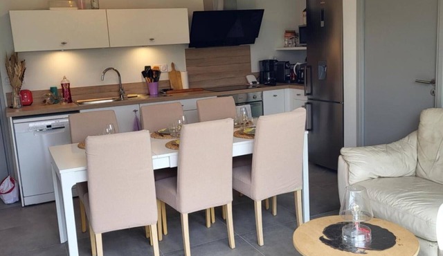 Holiday Home 'Gîte Bord De Mer La Guichardière' with Shared Terrace, Private Garden and Wi-Fi