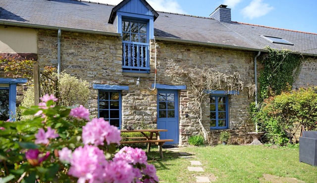 Holiday Home “Gîte La Longère de Brocéliande” with Private Garden