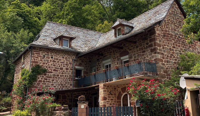 Holiday Home "Gîte Le Pressoir Domaine de Jouani" with Shared Pool & A/C