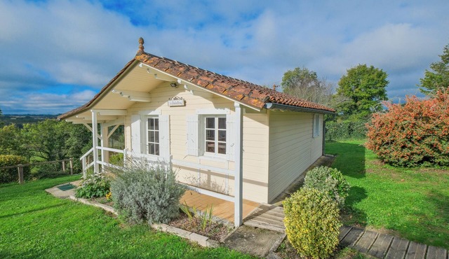 Holiday Home 'Gîte Le Moutat-Le Châlet' with Private Terrace