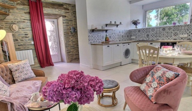 Holiday Home “Gîte - Le Nid de Bréhaut” with Terrace, Garden & Wi-Fi