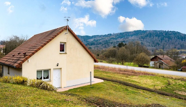 Holiday Home 'Gîte Cerf' with Private Terrace, Wi-Fi and Air Conditioning