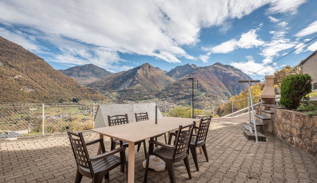 Holiday Home 'Gary Loup' with Mountain View, Private Terrace and Wi-Fi