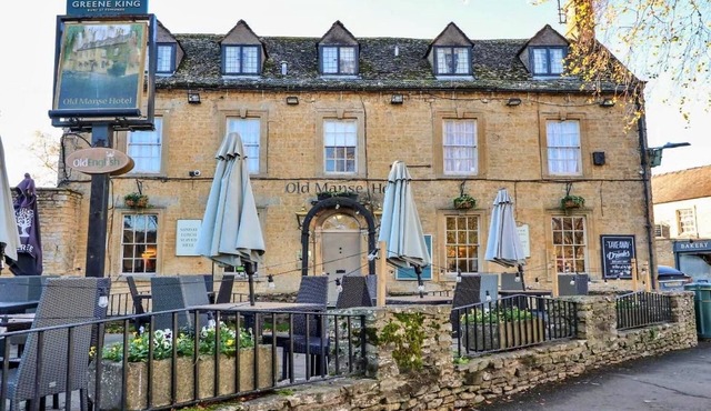 Holiday Home in Cotswolds with Hot Tub