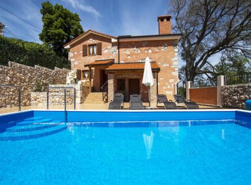 Holiday Home Geräumiges Ferienhaus in Brseč mit Privatem Pool by Interhome