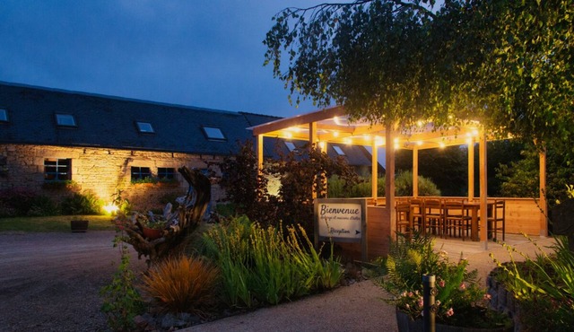 Holiday Home 'Gite 12 Pers À 15kms De La Plage' with Private Garden and Wi-Fi