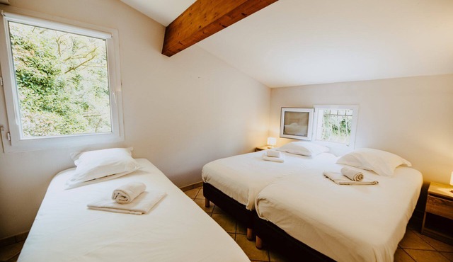 Holiday Home 'Gite Villa T3' with Shared Pool, Wi-Fi and Air Conditioning