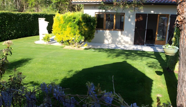 Holiday Home 'Gîte 1 Lac Nature Piscine' with Shared Pool, Wi-Fi and Air Conditioning