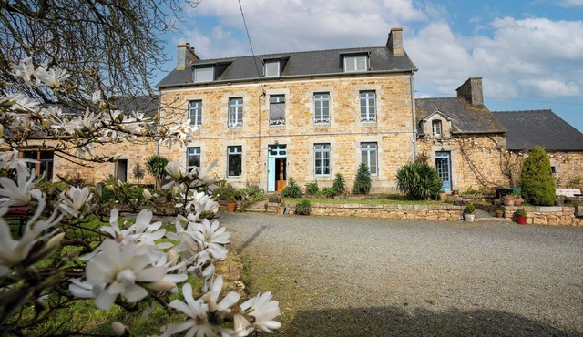 Holiday Home 'Gite 1' with Shared Pool, Private Terrace and Wi-Fi