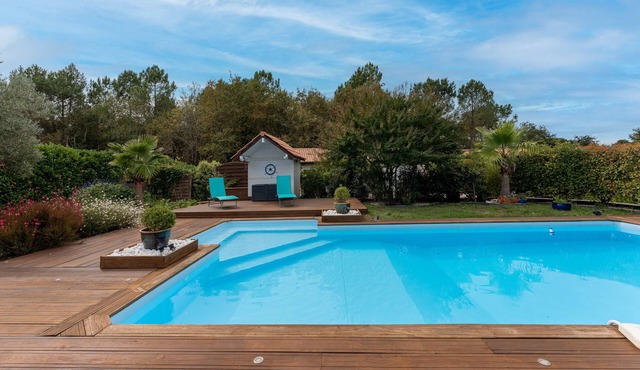 Holiday Home 'Gîte 2 Lac Nature Piscine' with Shared Pool, Wi-Fi and Air Conditioning
