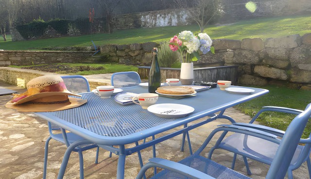 Holiday Home 'Gite Ar Maez' with Private Terrace, Shared Garden and Wi-Fi