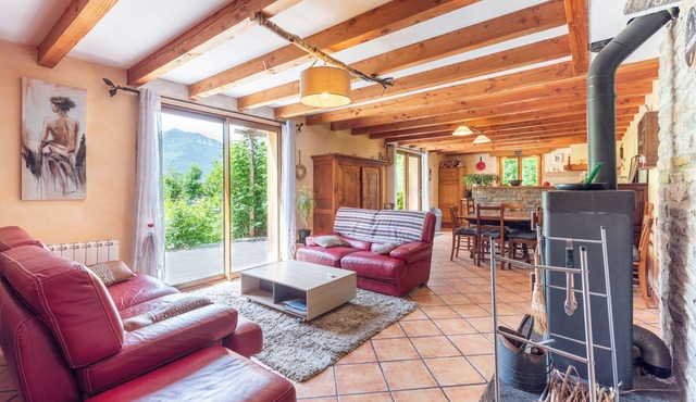 Holiday Home 'Gite Baupeillas' with Mountain View, Private Terrace and Wi-Fi