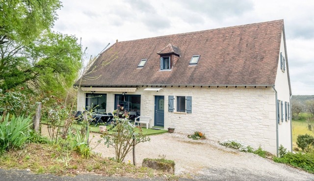 Holiday Home "Gîte Chez Léontine" with Private Terrace, Wi-Fi and Air Conditioning